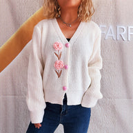 Damen Strickjacke mit verspieltem Blumenmotiv und romantischen Knopfdetails WW