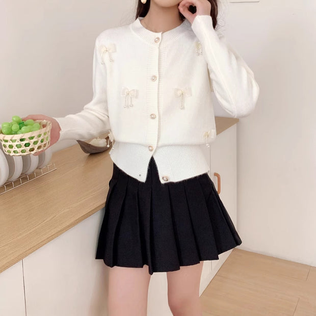 Damen Strickjacke mit Spitzenverzierungen und Knopfdetails WW
