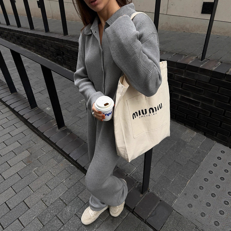 Damen Strickanzug mit modernem Kragen und lockerer Passform WW