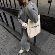 Damen Strickanzug mit modernem Kragen und lockerer Passform WW