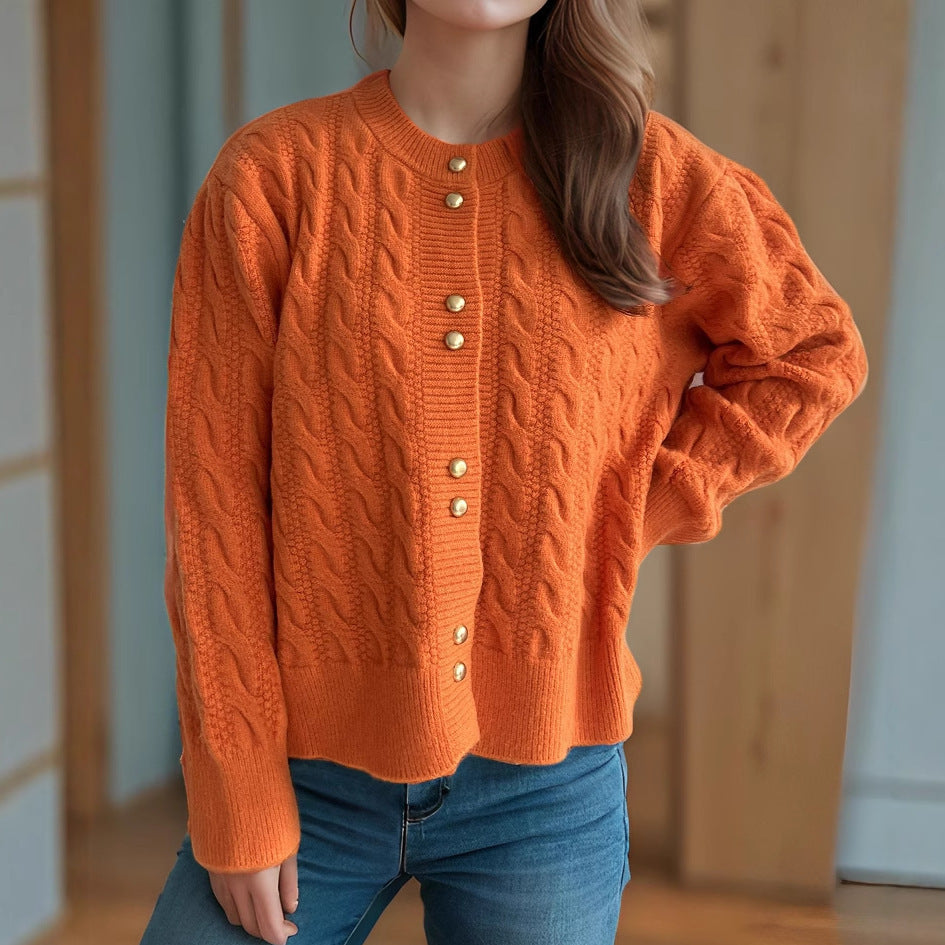 Damen Strickjacke mit eleganter Zopfmusterstruktur und dekorativen Knöpfen WW