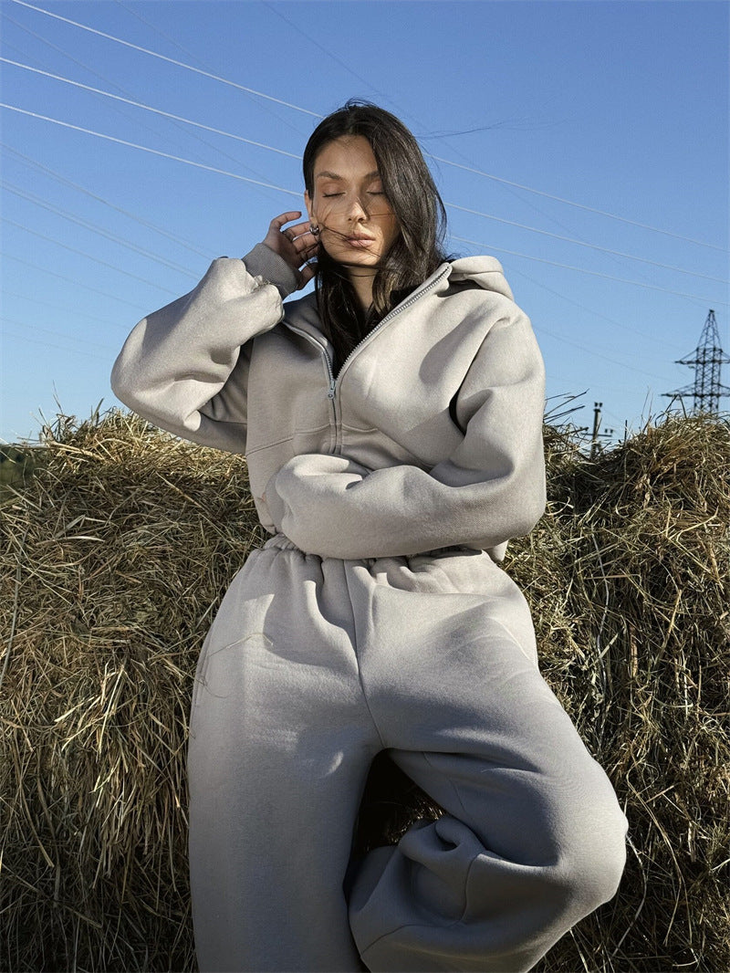 Damen sportliches und lässiges Set aus cropped Hoodie und weiter Jogginghose WW
