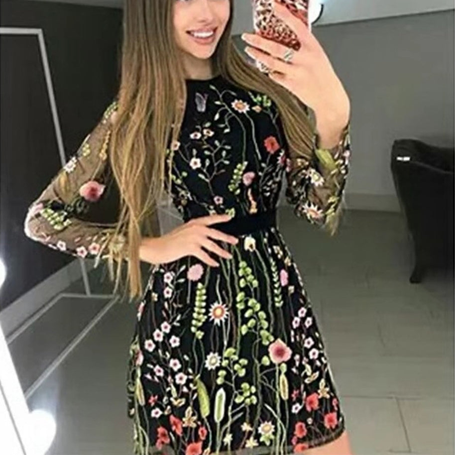 Damen Elegantes Kleid mit floraler Bestickung und transparenten Ärmeln WW