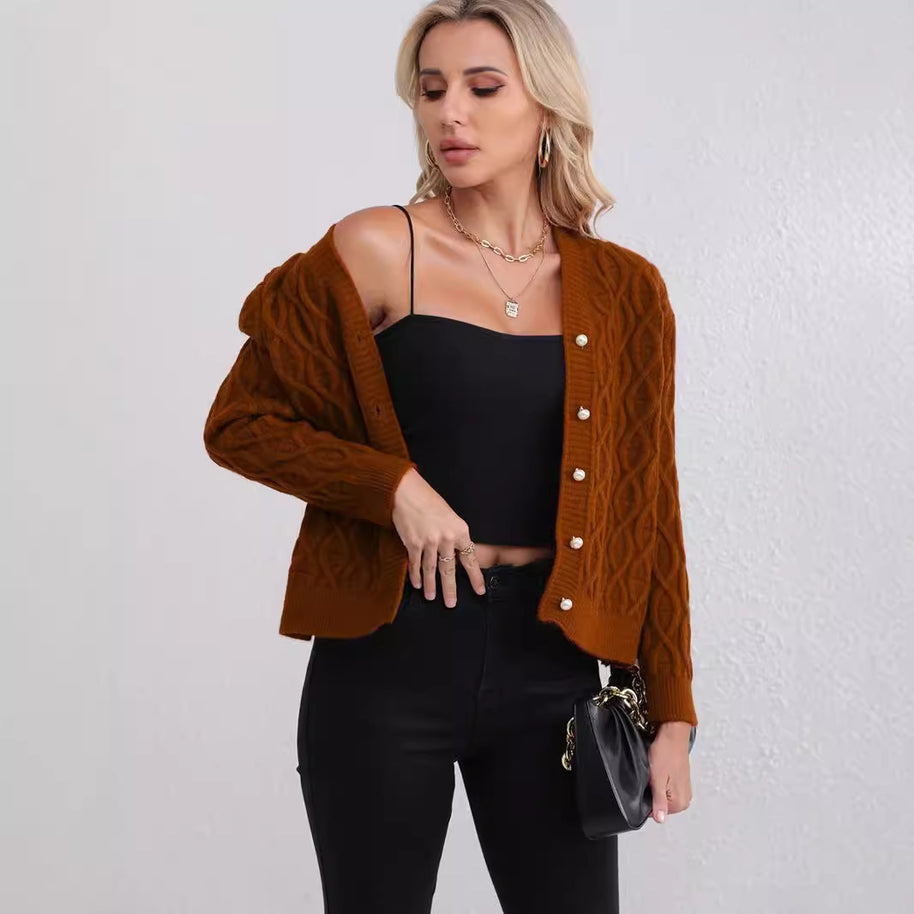 Damen Strickjacke mit strukturiertem Zopfmuster und zarten Knöpfen WW