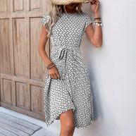 Damen Midikleid mit raffiniertem Taillengürtel und verspieltem Muster WW