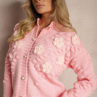 Damen Strickjacke mit floralen Details und Knopfverschluss WW