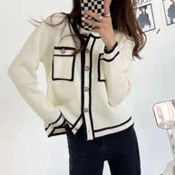 Damen Strickjacke mit Taschen und kontrastierenden Knopfdetails WW