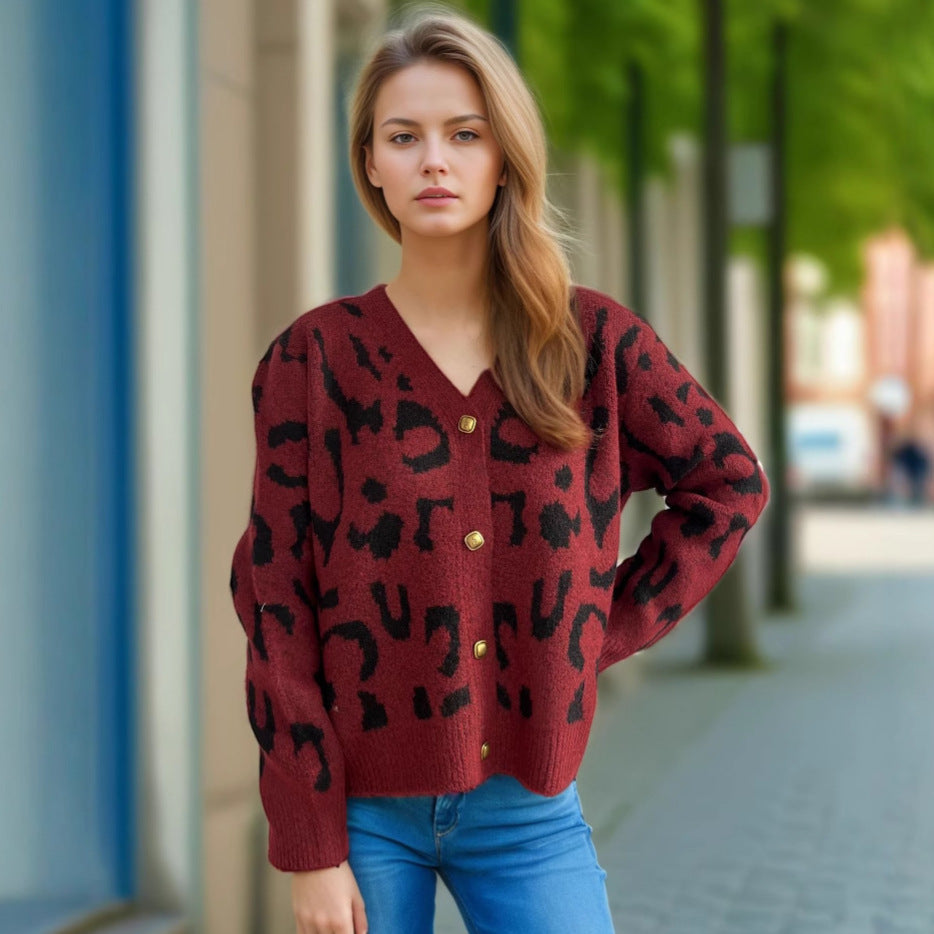 Damen Strickjacke im modernen Leopardenmuster mit Knopfdetails WW