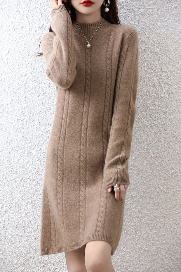 Damen Strickkleid mit elegantem Zopfdesign und hohem Kragen WW