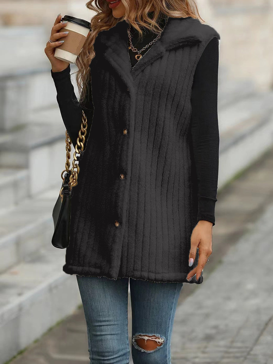 Damen Strickweste mit samtiger Oberfläche und modernen Knopfdetails WW