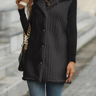 Damen Strickweste mit samtiger Oberfläche und modernen Knopfdetails WW