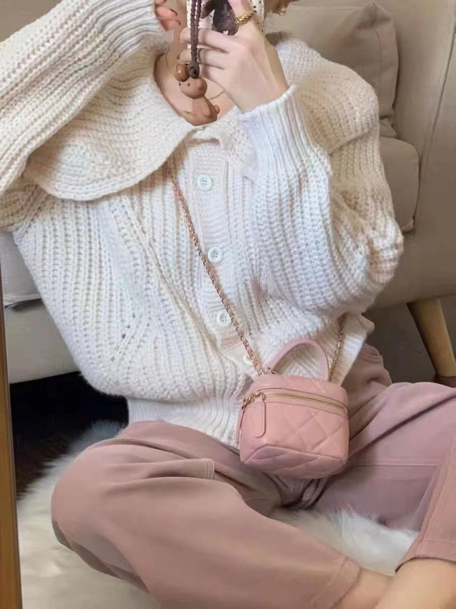 Damen Strickjacke mit großem Kragen und voluminösen Ärmeln WW