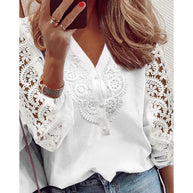 Damen Bluse mit eleganter Spitzenverzierung und zeitgemäßem Schnitt WW