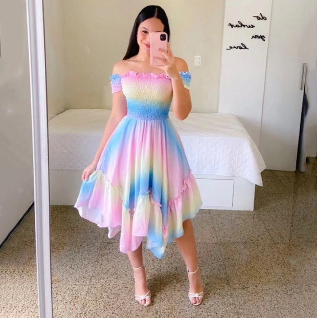 Damen Sommerliches Off-Shoulder Kleid mit farbenfrohem Schmetterlingsmuster und geschmeidigem Faltenwurf WW