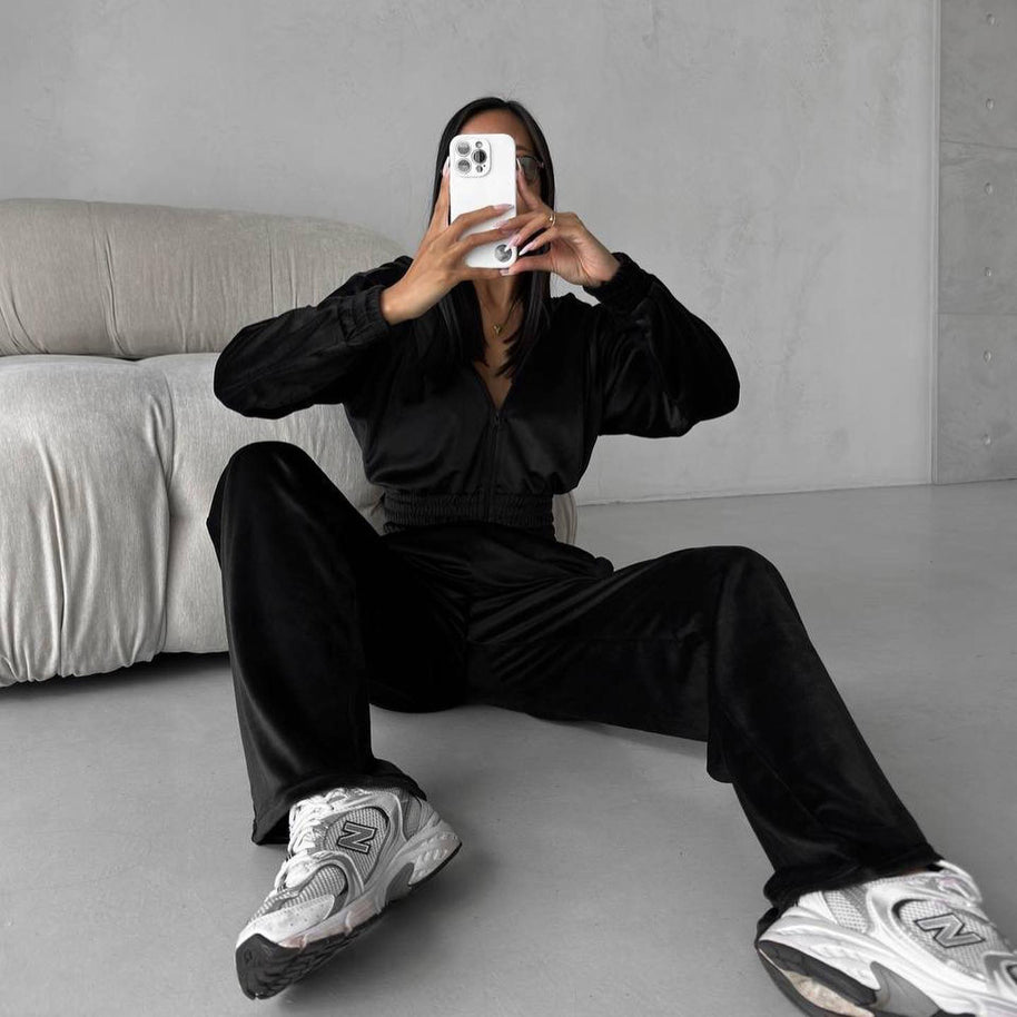 Damen Sportanzug mit Elastrikbund und modernem Reißverschluss WW