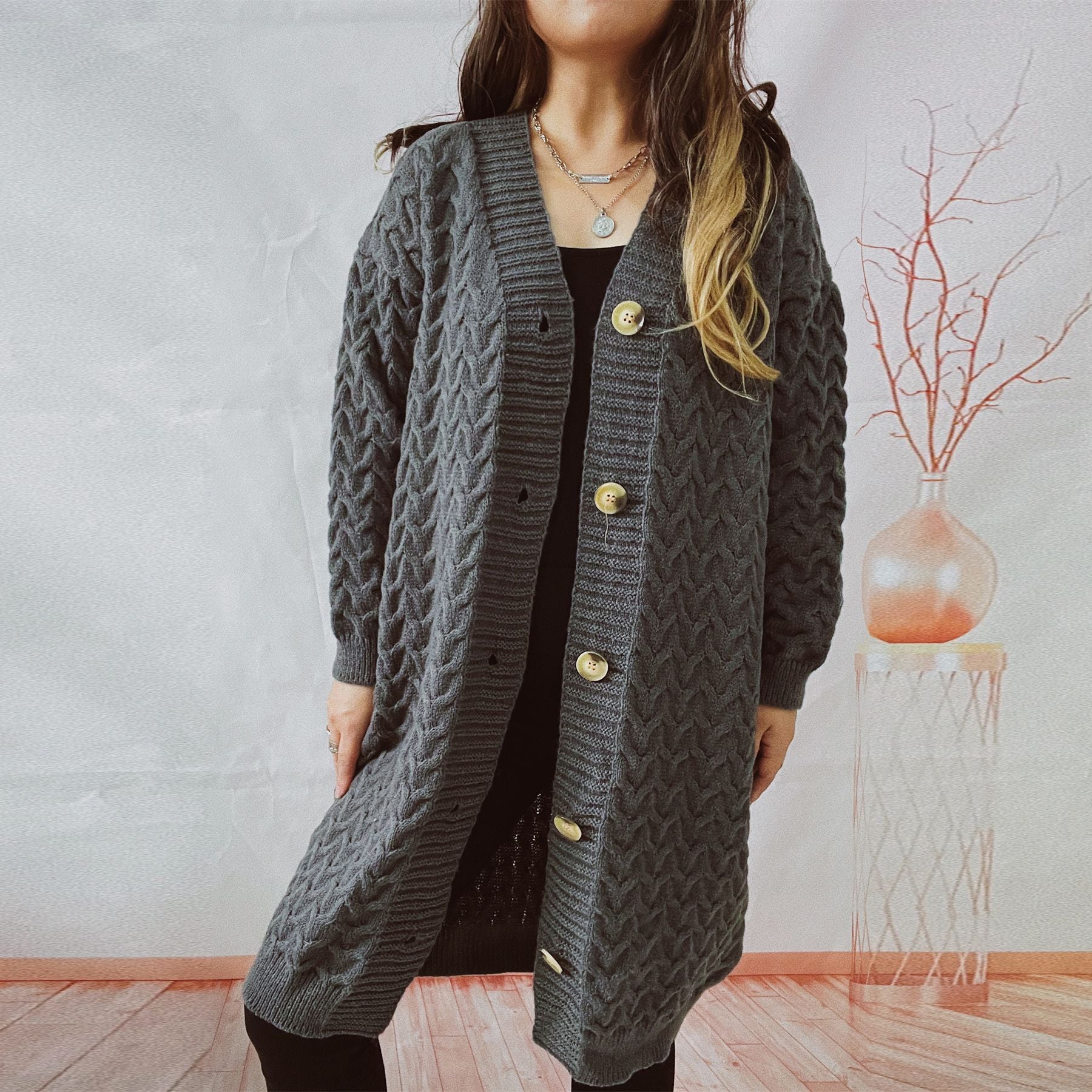 Damen Strickjacke mit strukturierter Zopfstrickoptik und dekorativen Knopfdetails WW