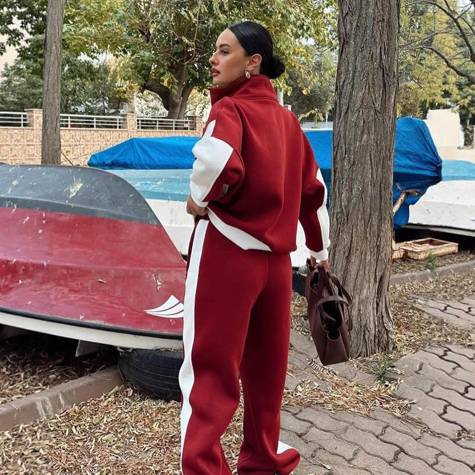 Damen Sportliches Sweatsuit mit kontrastierenden Einsätzen und hohem Kragen WW