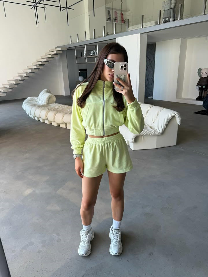 Damen sportlicher Freizeitjacken- und Shorts-Set mit leichtem Material WW