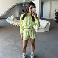 Damen sportlicher Freizeitjacken- und Shorts-Set mit leichtem Material WW