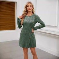 Damen Strickkleid mit hochwertigem Rippdesign und dekorativen Knöpfen WW
