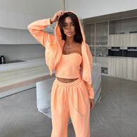 Damen bequemer und eleganter Freizeitanzug mit hoch komfortabler Kapuzenjacke und lässigen Hosen WW