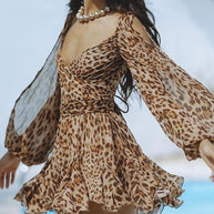 Damen Kurzkleid mit schwingendem Rock und transparenten Ärmeln WW