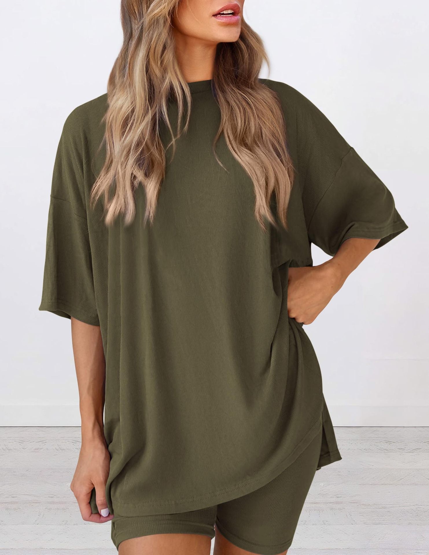 Damen Bequeme Oversized T-Shirt mit Seitenschlitzen WW