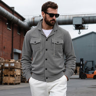 Herren lässige Strickjacke mit praktischen Brusttaschen und modernem Stehkragen WW