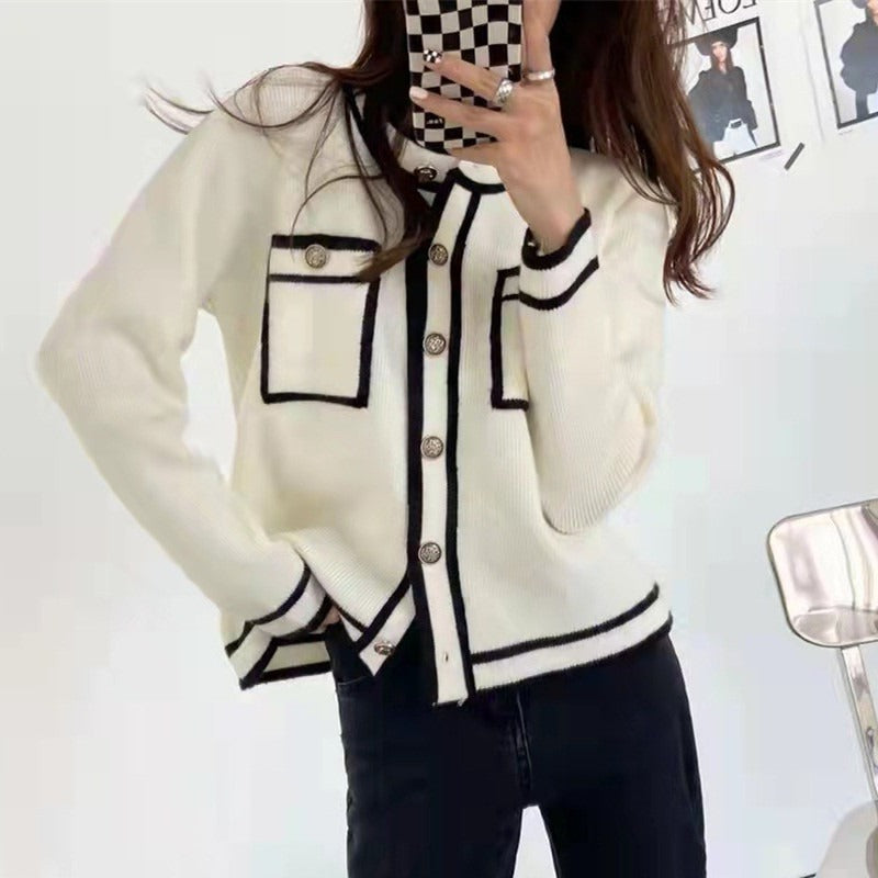 Damen Strickjacke mit Taschen und kontrastierenden Knopfdetails WW