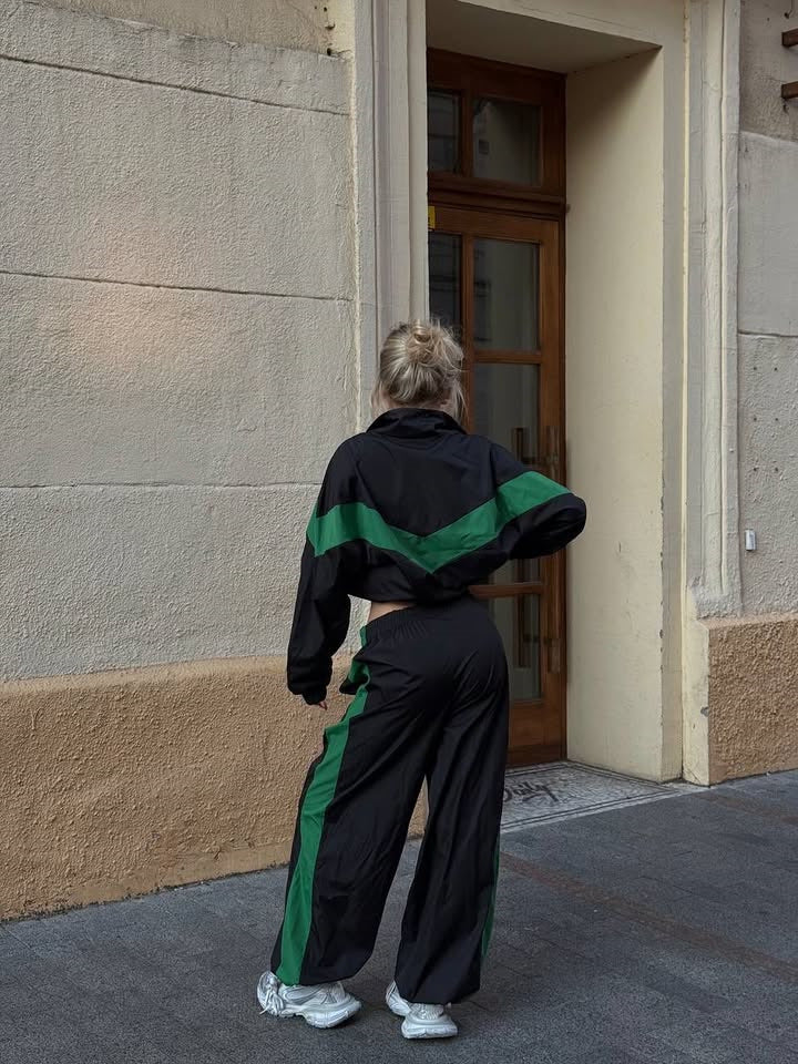 Damen sportlicher Funktionsanzug mit hohem Kragen und elastischen Bündchen WW