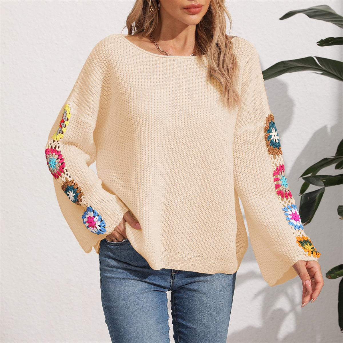 Damen eleganter Pullover mit bunten Häkelapplikationen an den Ärmeln WW