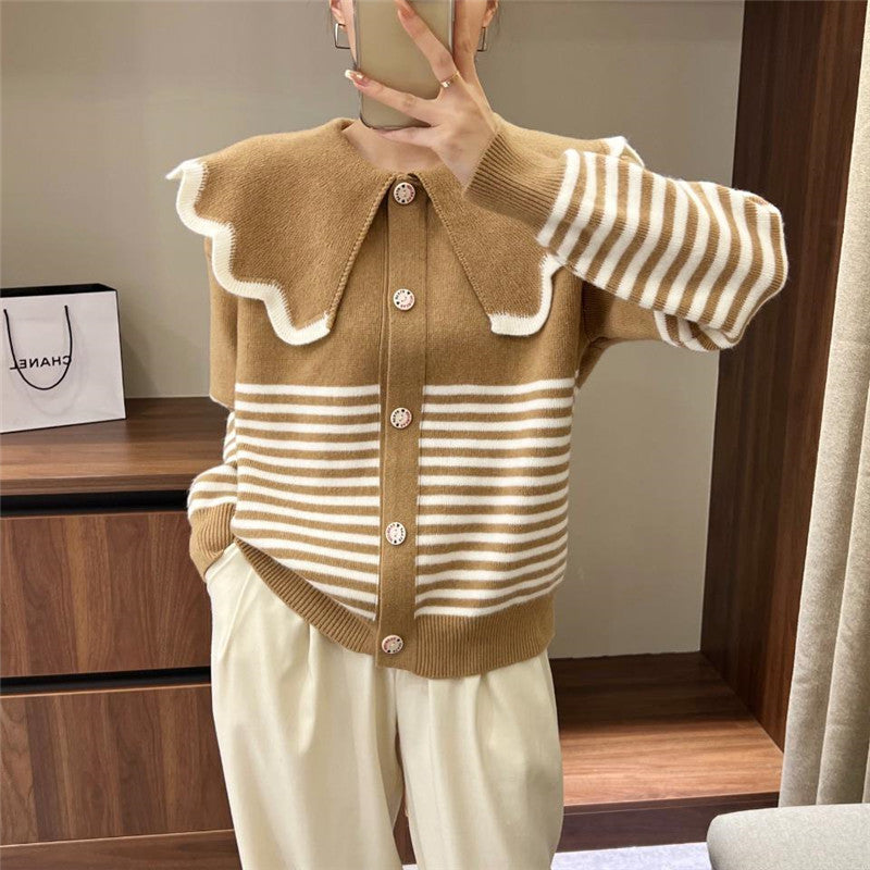 Damen Strickjacke mit großem Rüschenkragen und kontrastierenden Streifen WW