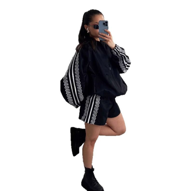 Damen sportliches Set mit eleganten Spitzenapplikationen WW