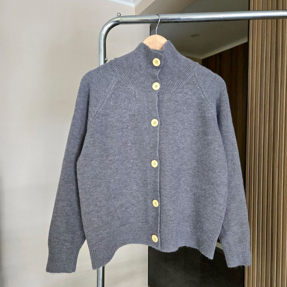 Damen Strickjacke mit hohem Kragen und großen Knöpfen WW