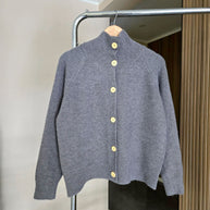 Damen Strickjacke mit hohem Kragen und großen Knöpfen WW