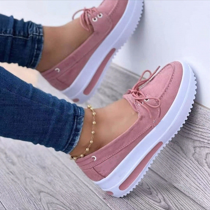 Damen Sneaker mit stilvollem Plateau WW