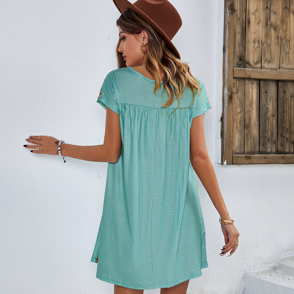 Damen kurzärmeliges Sommerkleid mit buntem Stickdesign und weiter A-Linie WW