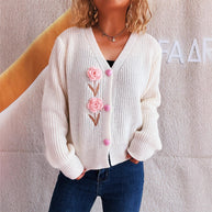 Damen Strickjacke mit verspieltem Blumenmotiv und romantischen Knopfdetails WW