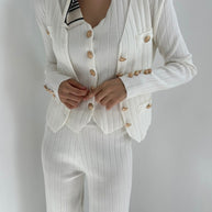 Damen elegantes gestricktes Ensemble mit Knopfdetaillierung WW