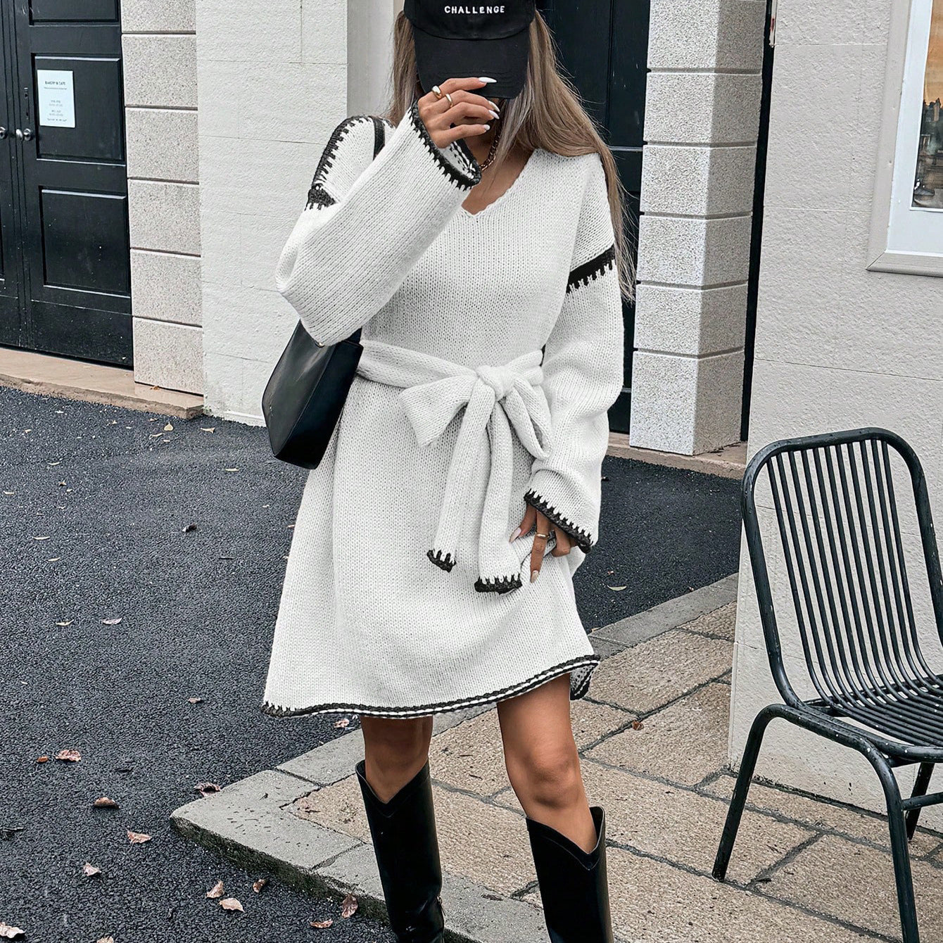 Damen Strickkleid mit Gürtel und V-Ausschnitt WW