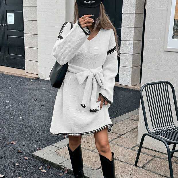Damen Strickkleid mit Gürtel und V-Ausschnitt WW