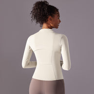 Damen Sportjacke mit figurschmeichelndem Schnitt und praktischem Reißverschluss WW