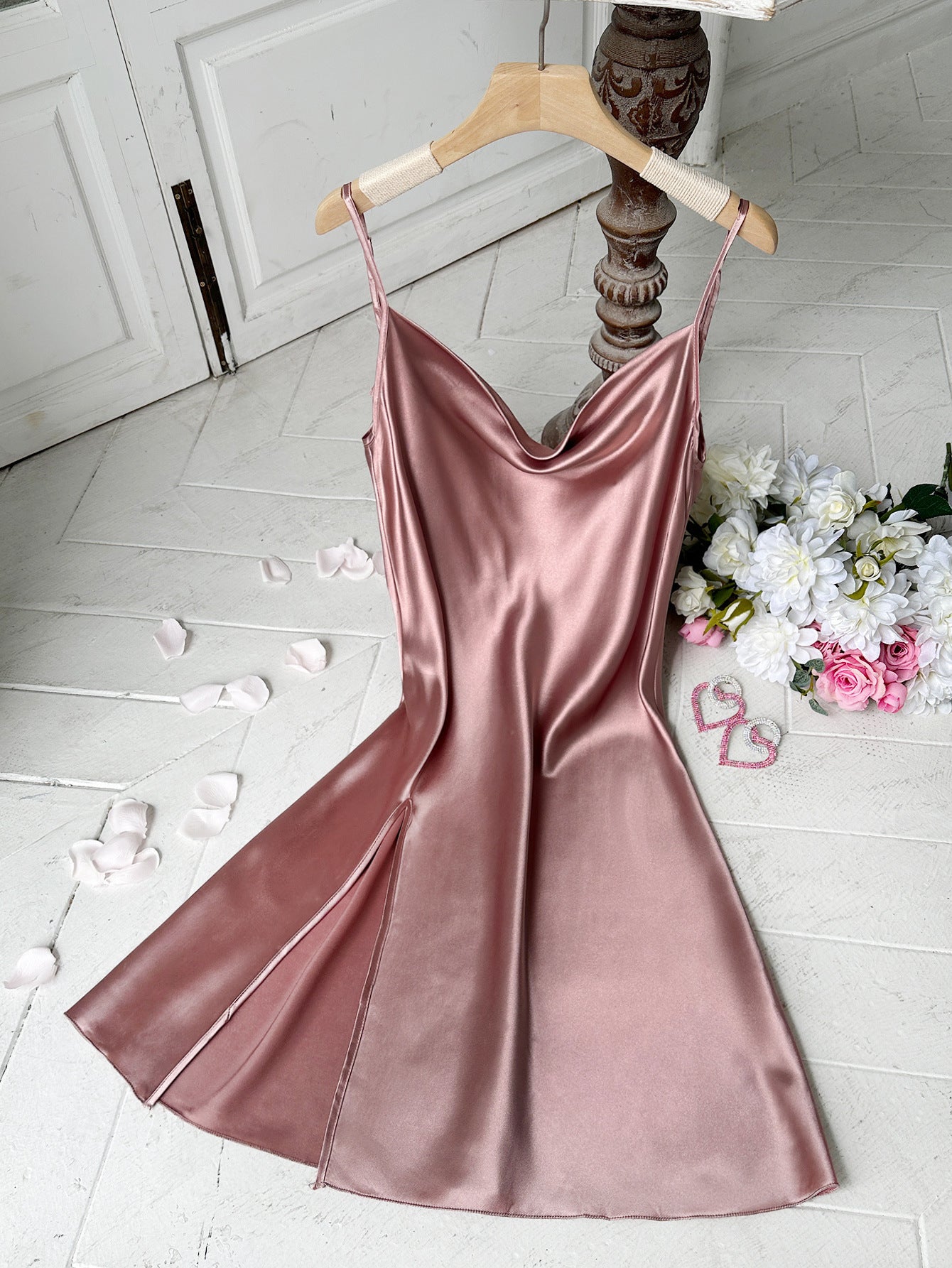 Damen Satin Kleid mit tiefem Ausschnitt WW
