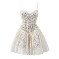 Damen Spitzenkleid mit romantischem Schnitt WW