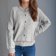 Damen Strickjacke mit dekorativen Knopfdetails und breiten Ärmeln WW