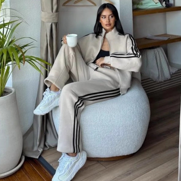Damen Sportlicher Loungewear-Anzug mit hohem Kragen und seitlichen Streifen WW