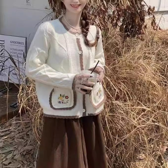 Damen Strickjacke mit Blumenmuster WW