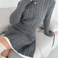 Damen Strickkleid mit eleganter Knopfleiste und V-Ausschnitt WW