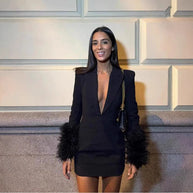 Damen Sexy Minikleid mit tiefem V-Ausschnitt und glamourösen Federärmeln WW