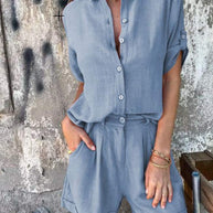 Damen lässiges Jumpsuit mit knopfverschlossenem Oberteil und praktischem Taillenzug